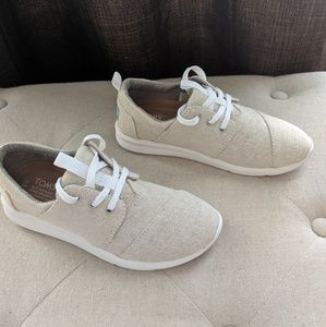 Toms size 5 beige and white sneakers